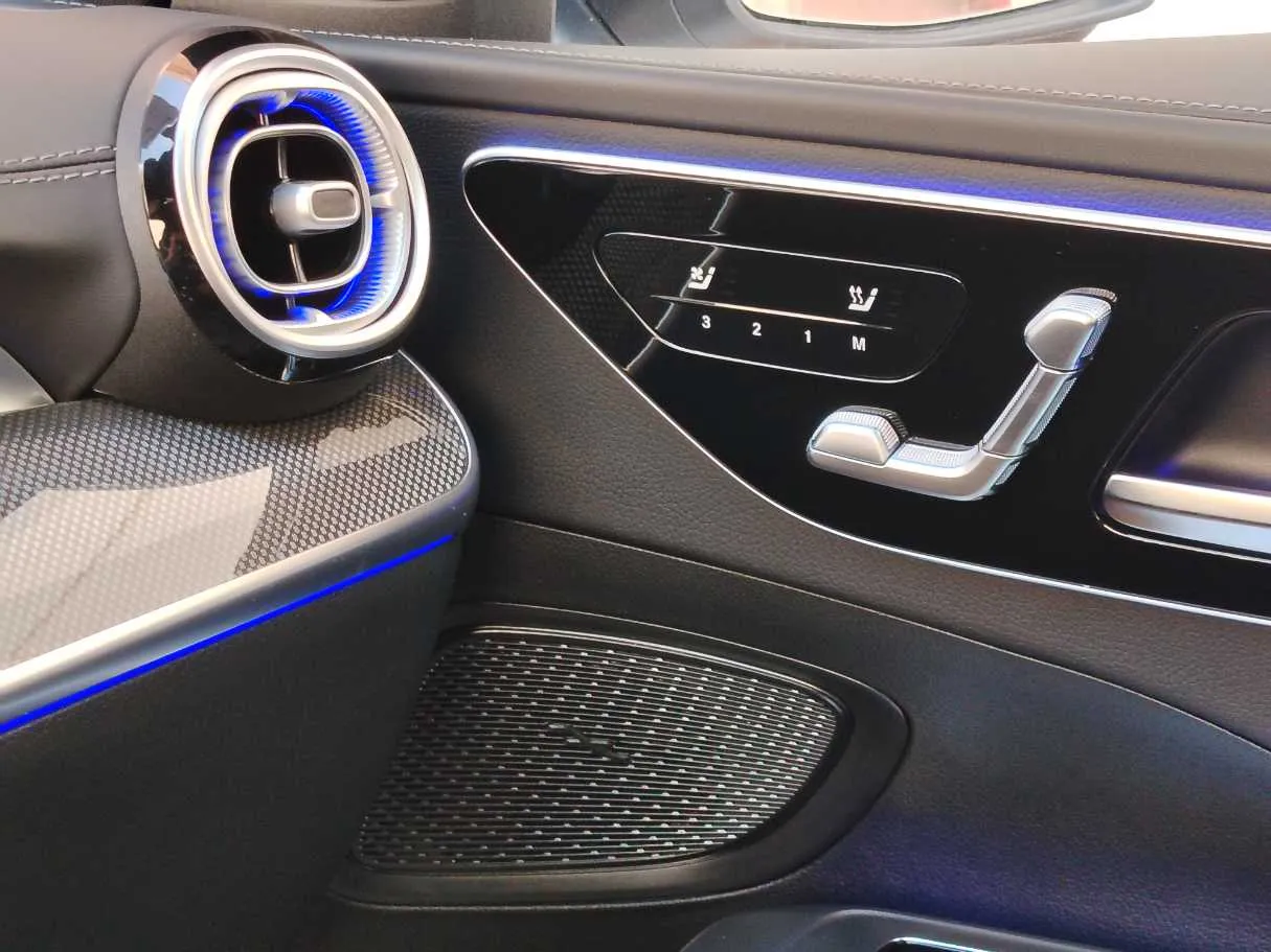 Car image 28