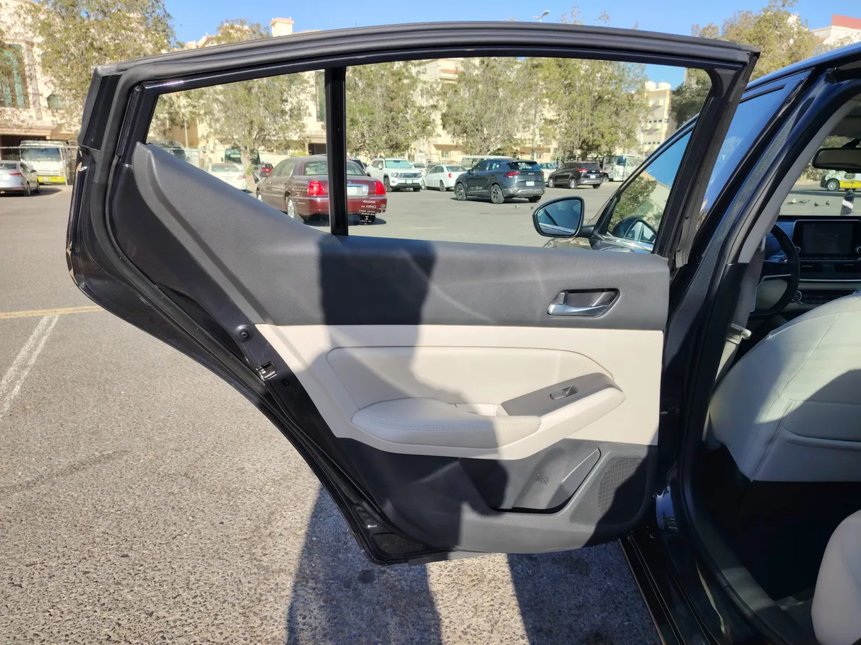 Car image 23
