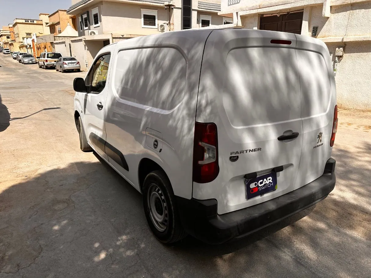 Car image 7
