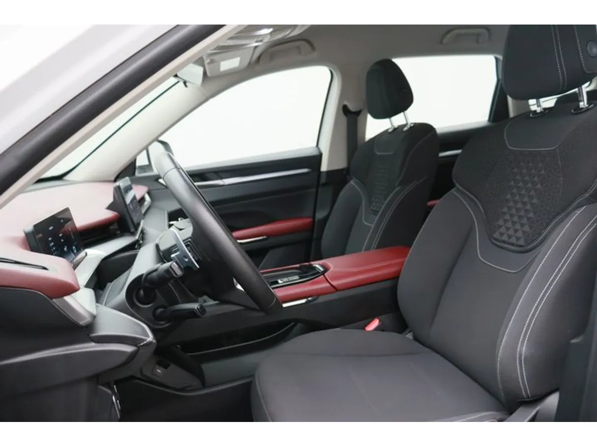 Car image 8