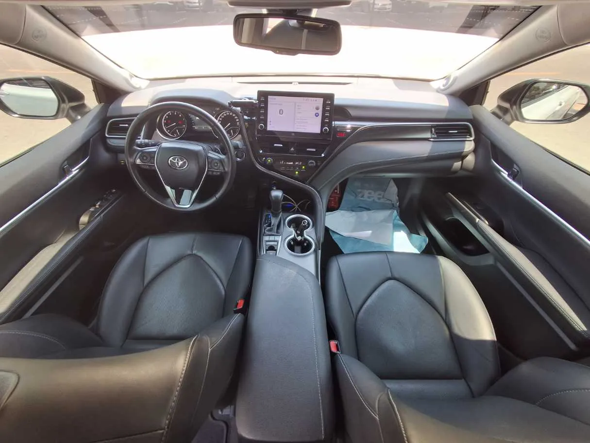 Car image 16
