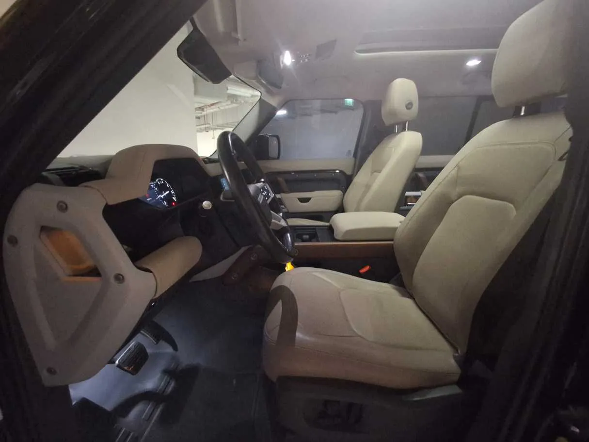 Car image 12