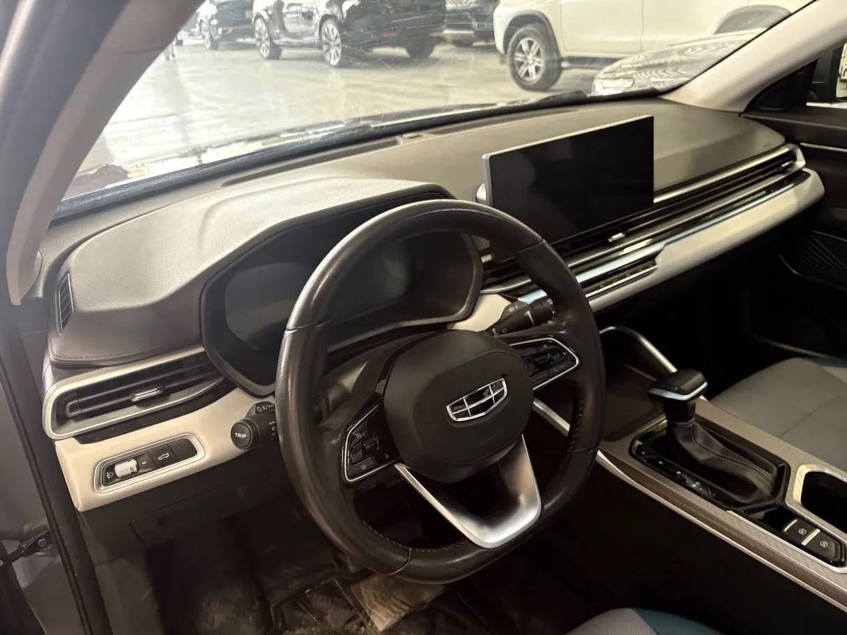 Car image 11