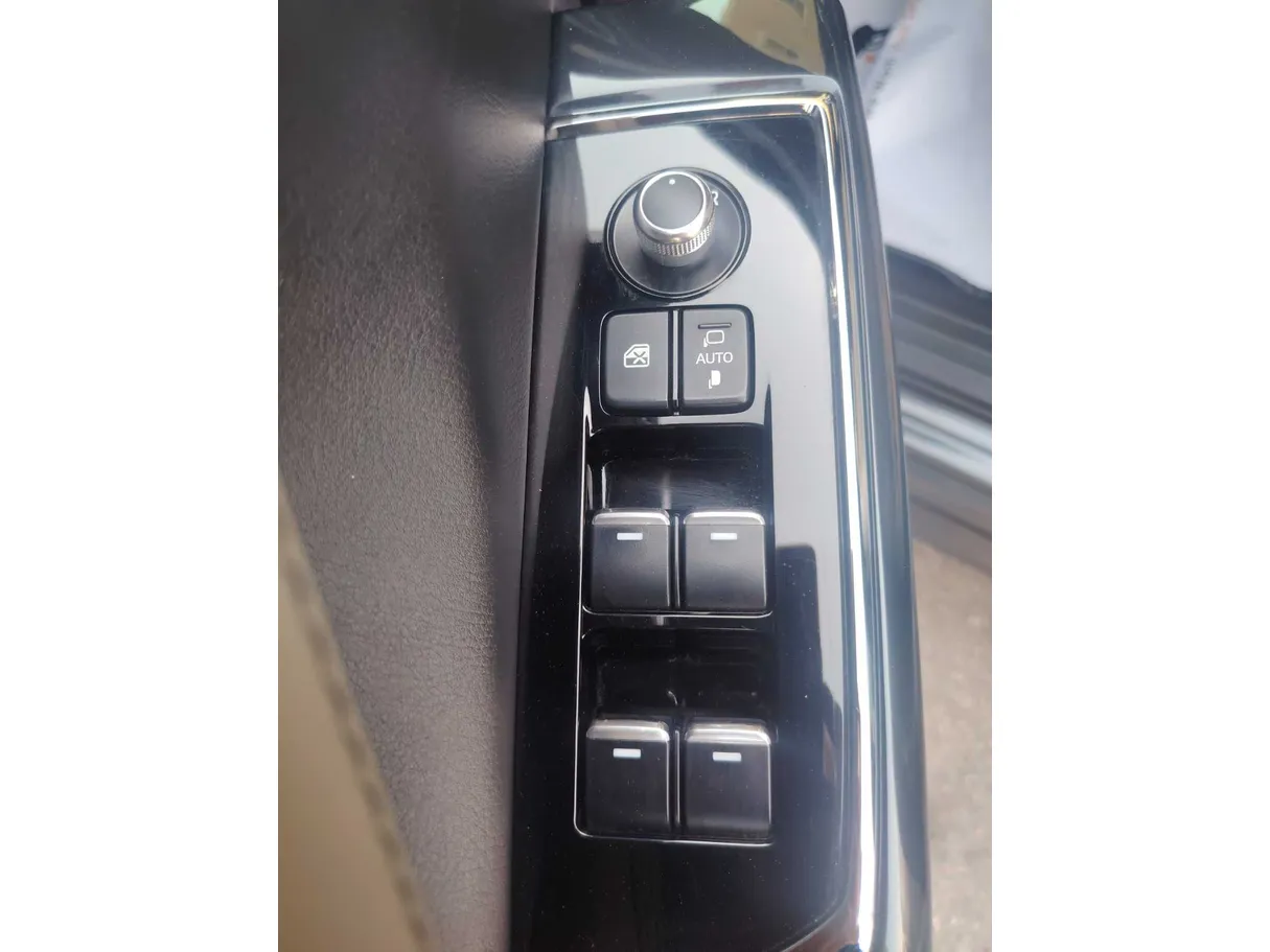 Car image 29