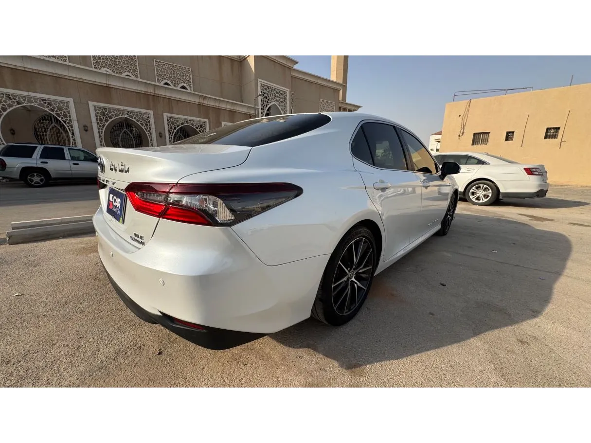 Car image 5