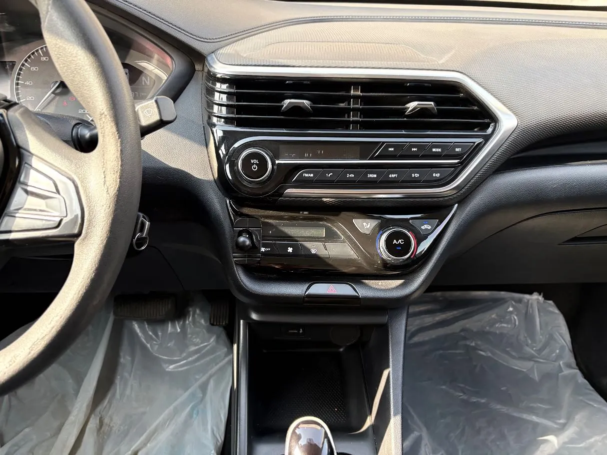 Car image 20