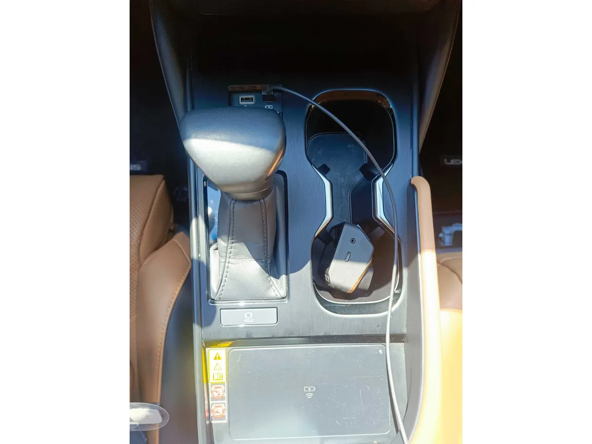 Car image 25