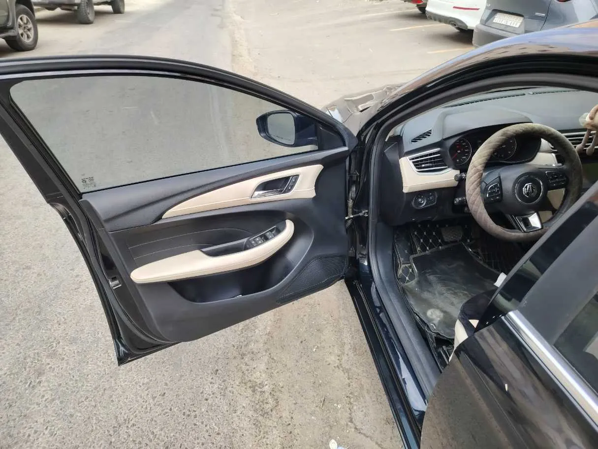 Car image 13