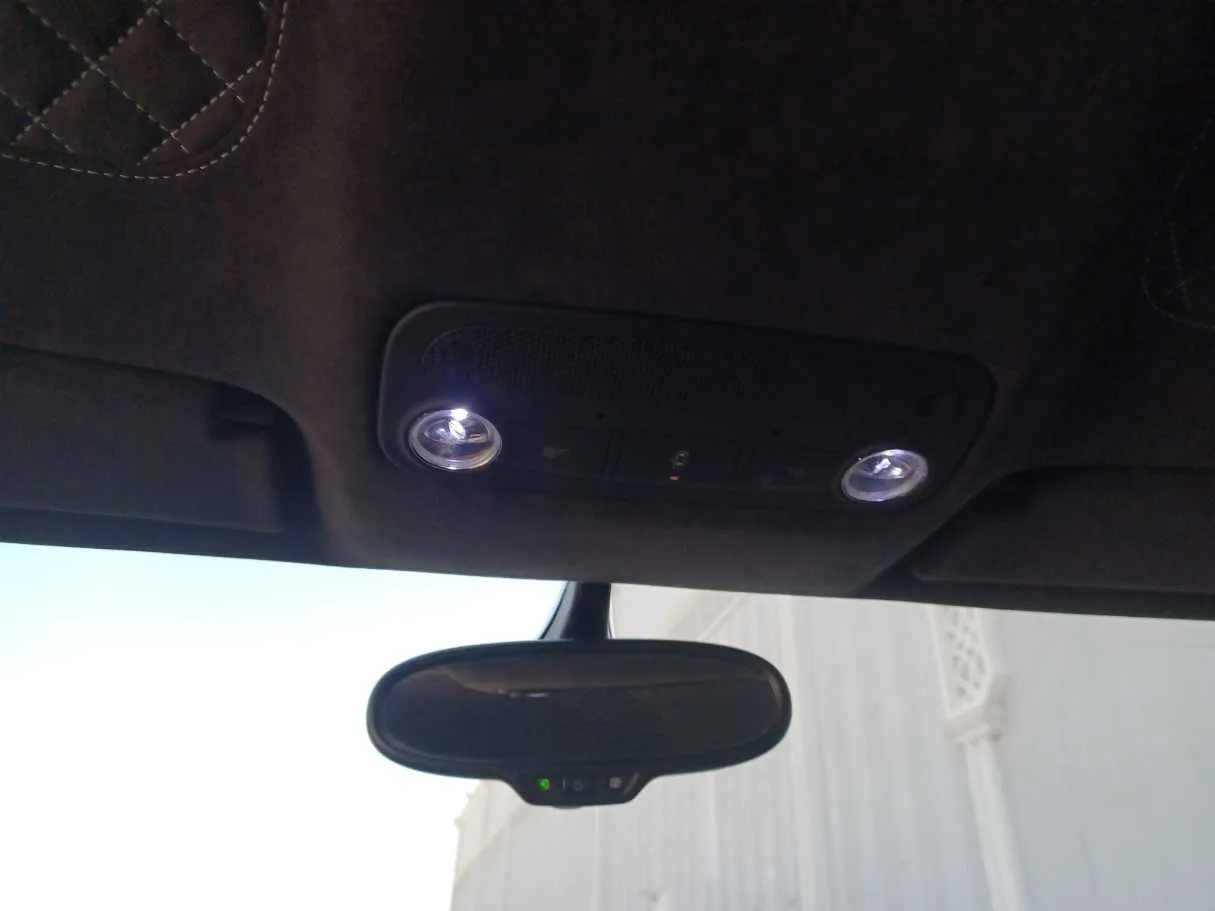 Car image 20