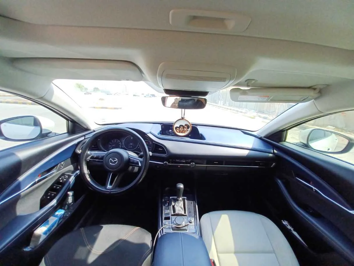 Car image 12