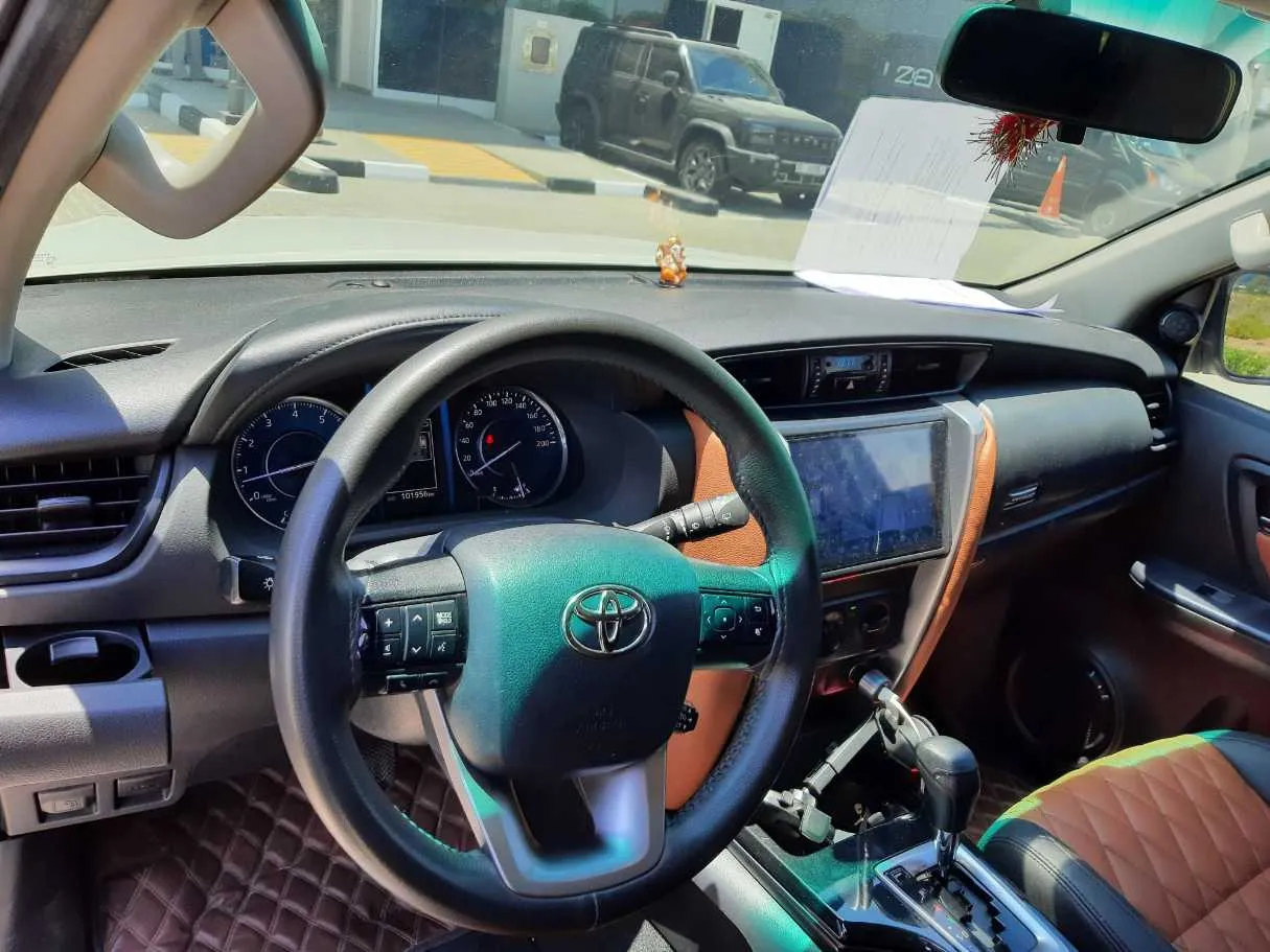 Car image 11