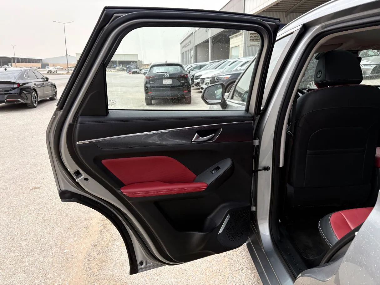 Car image 17