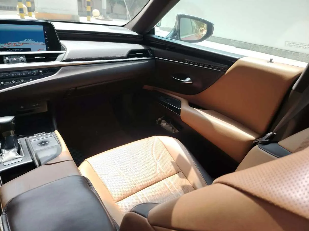 Car image 22