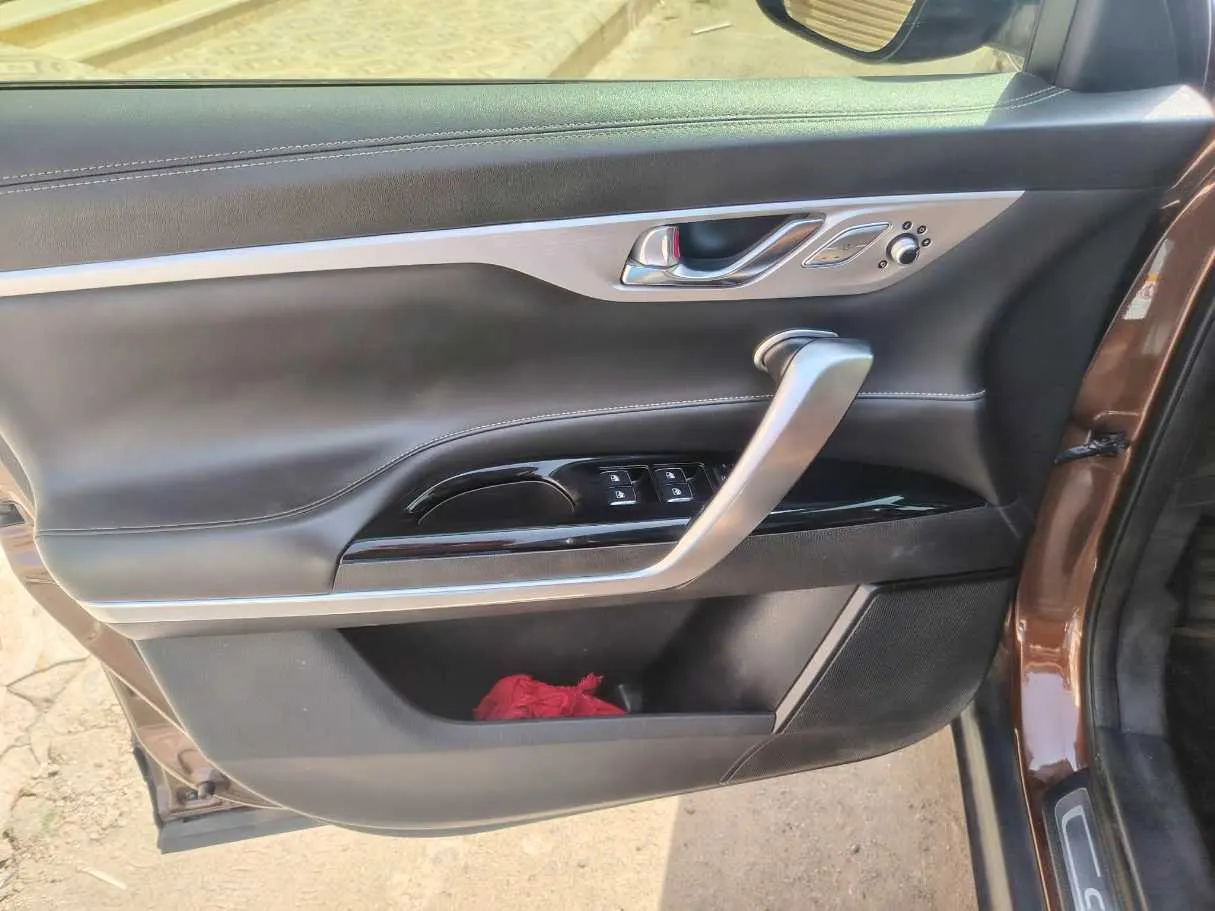 Car image 38