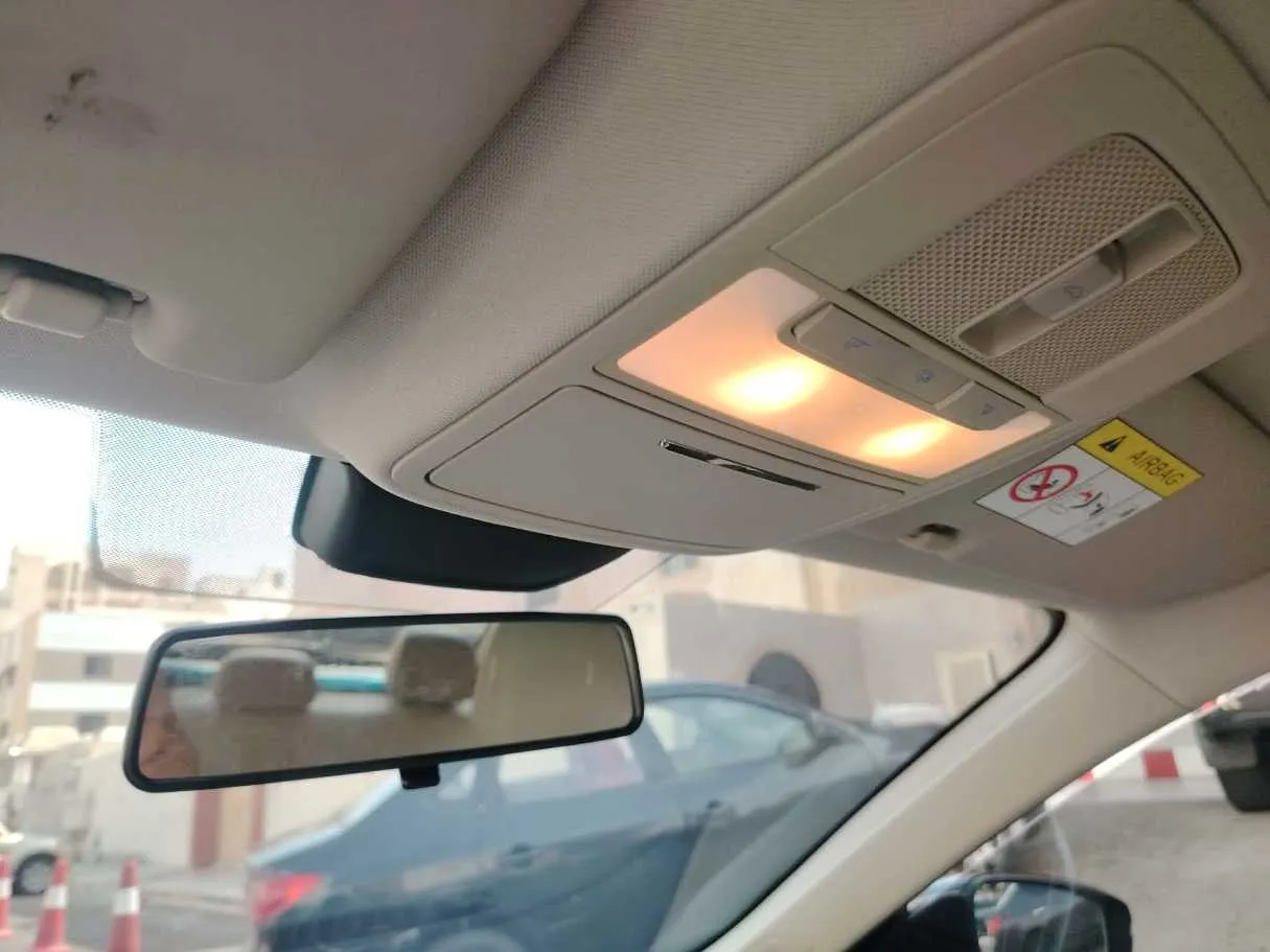 Car image 30