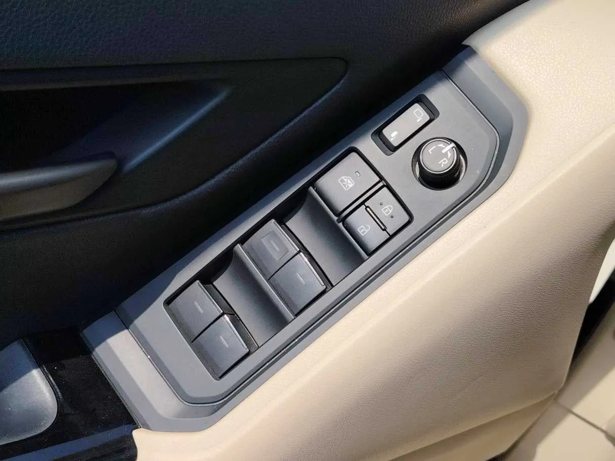 Car image 32