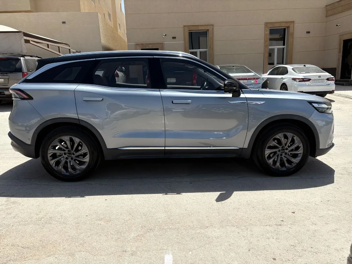 Car image 4