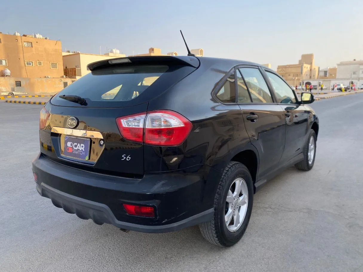 Car image 5
