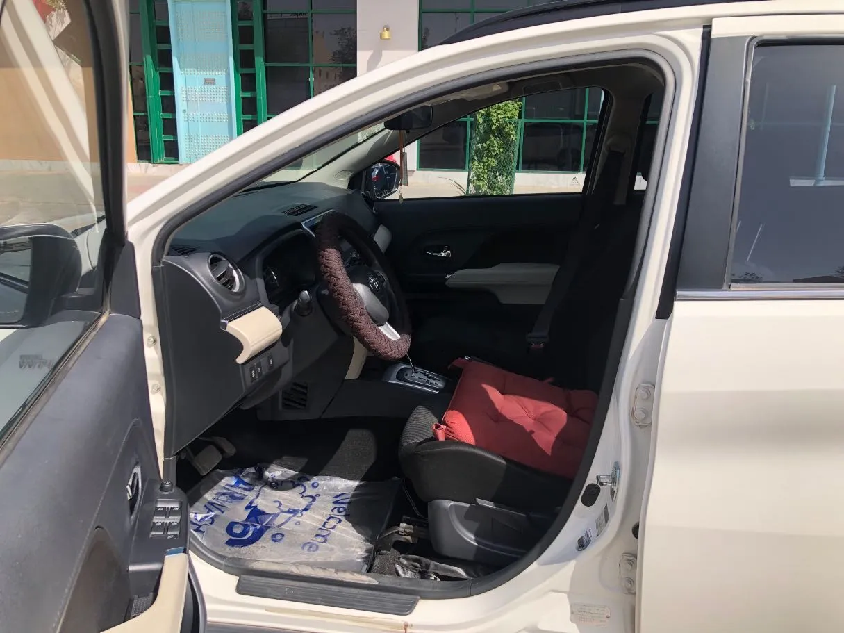 Car image 12