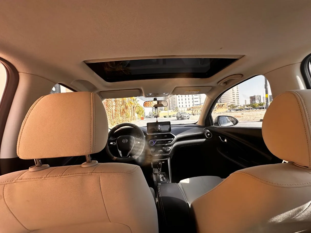 Car image 15