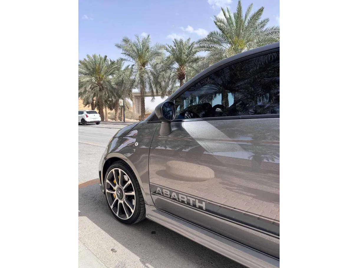Car image 8
