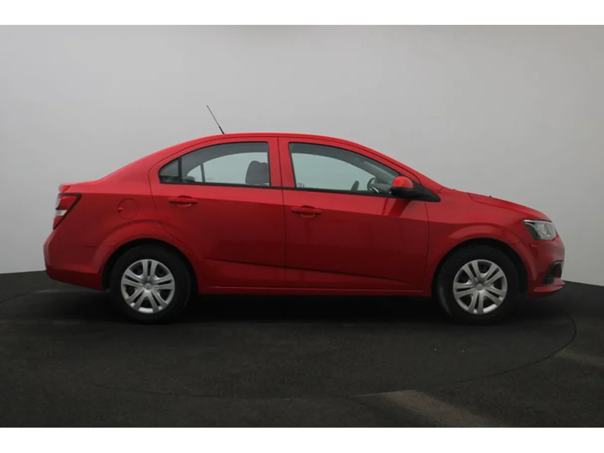 Car image 13