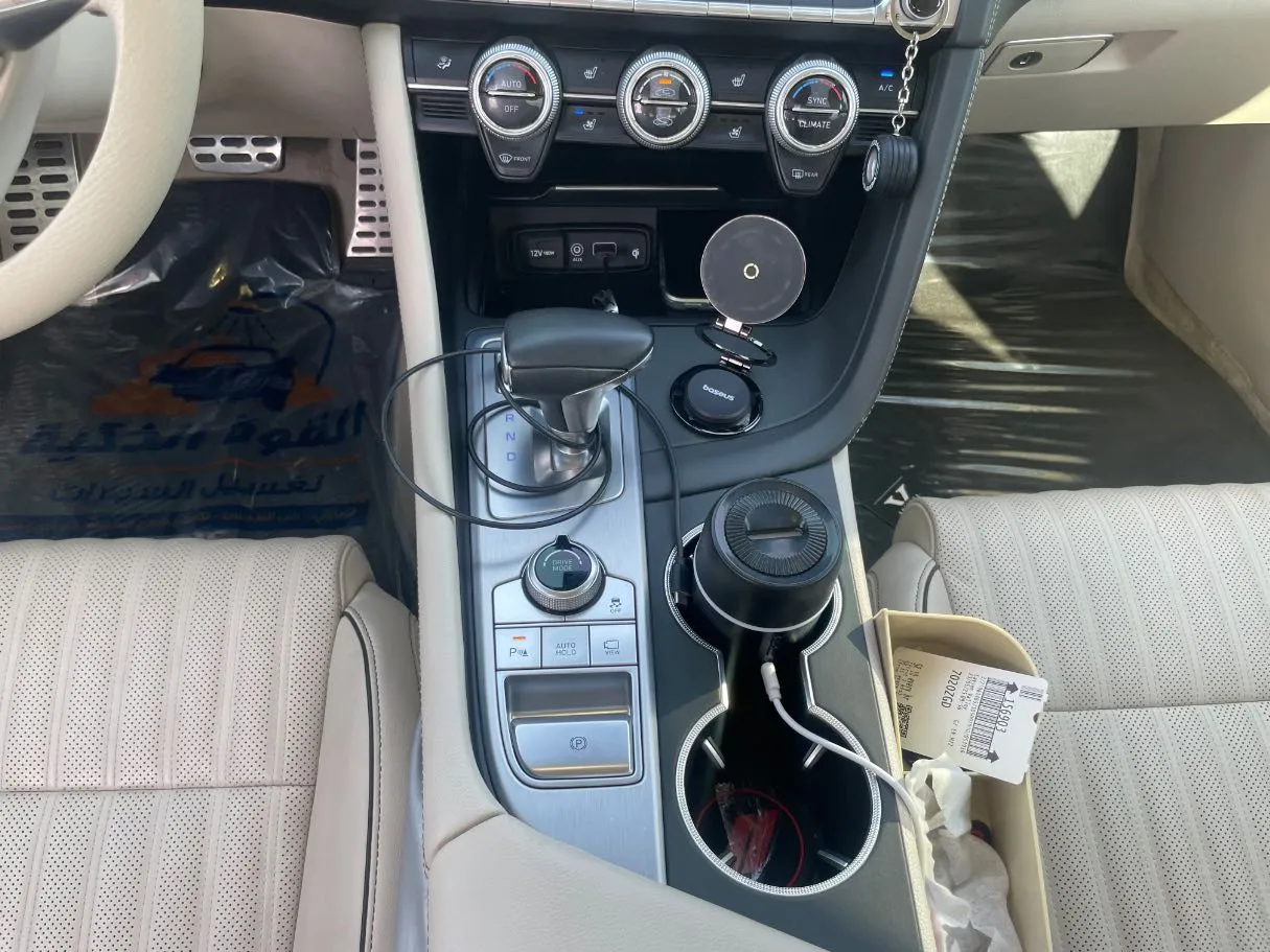 Car image 18