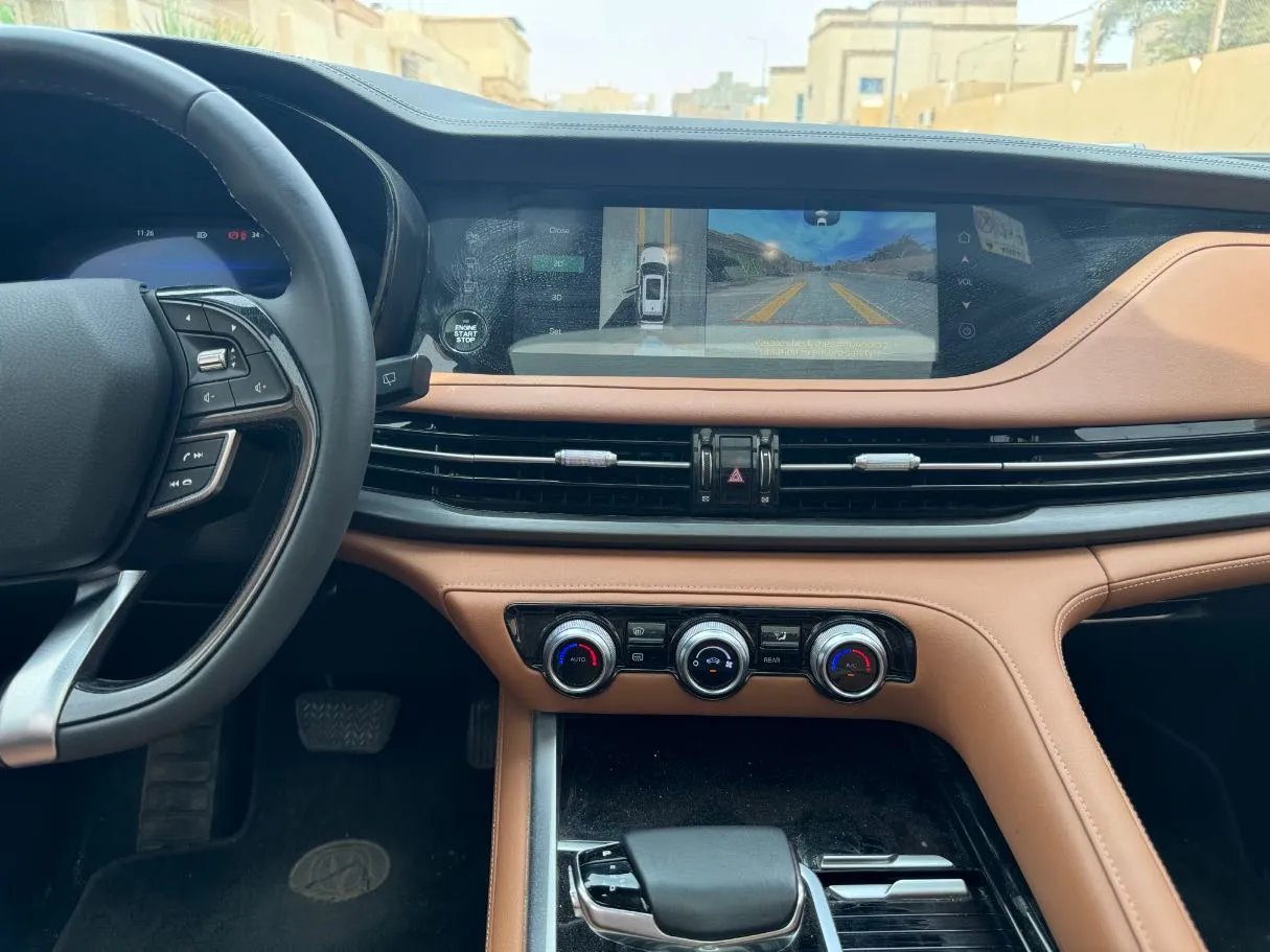 Car image 19