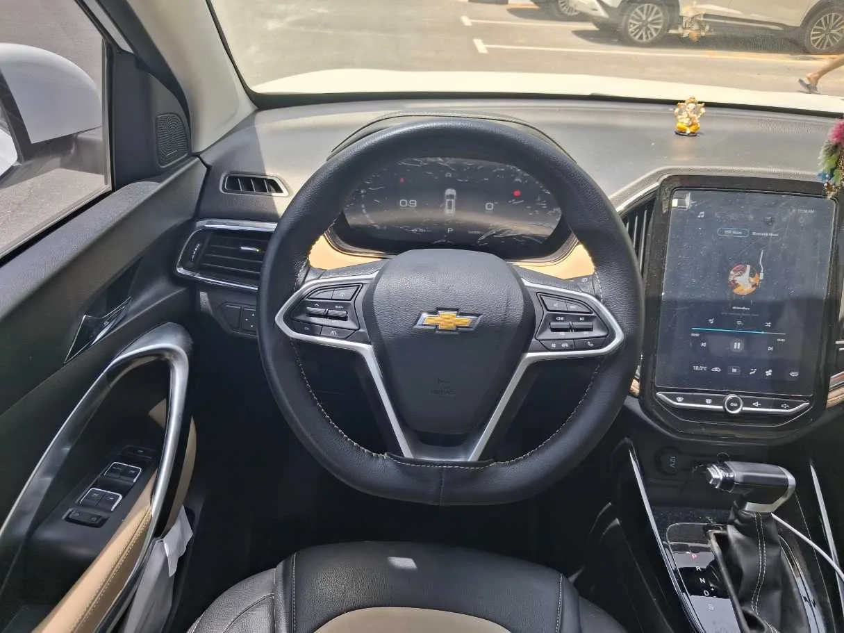 Car image 14