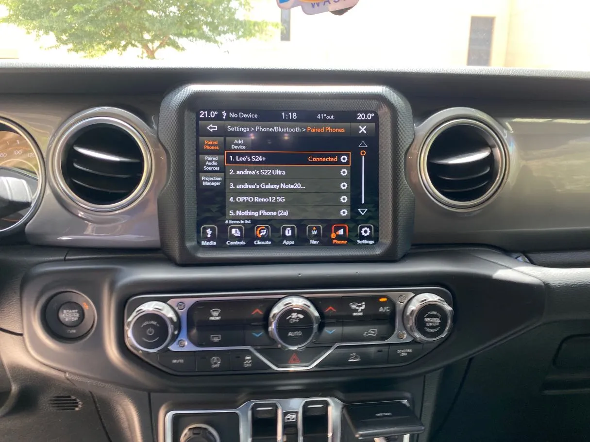Car image 17