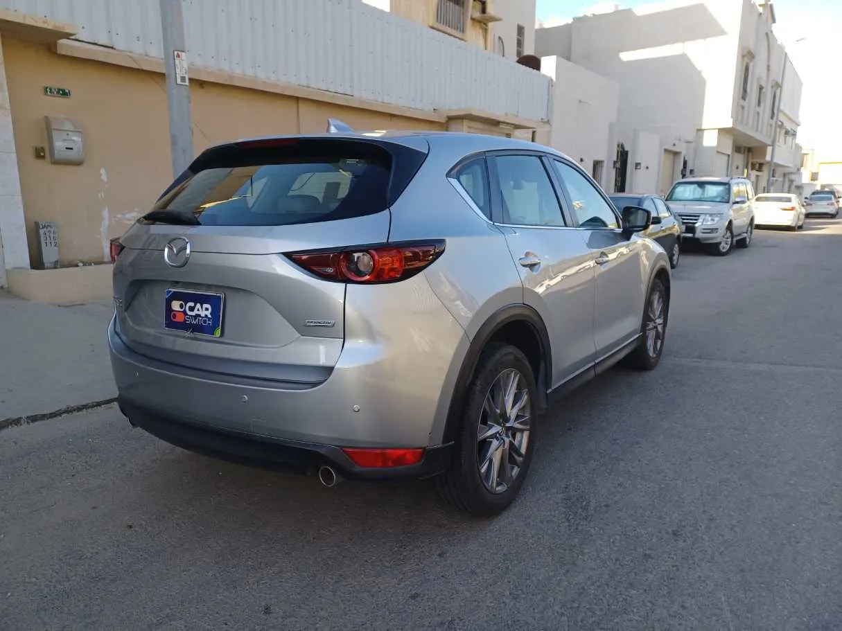 Car image 5