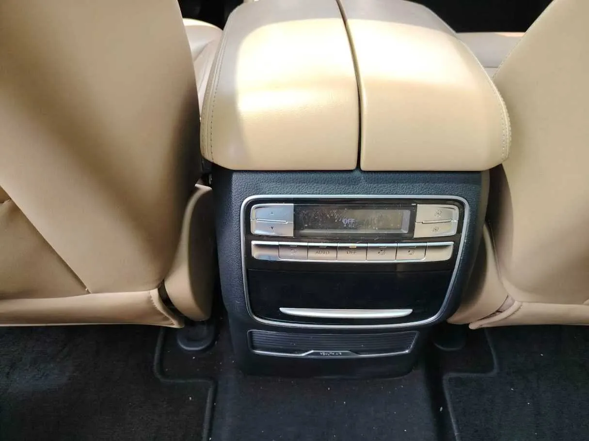 Car image 35