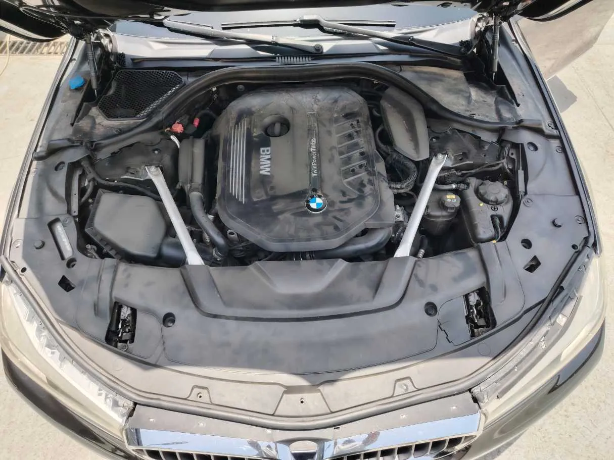 Car image 30
