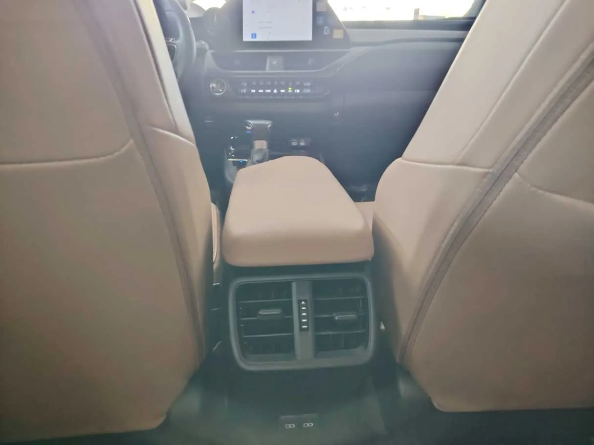 Car image 29