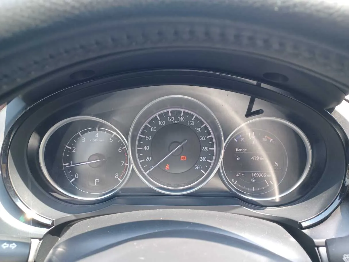 Car image 17