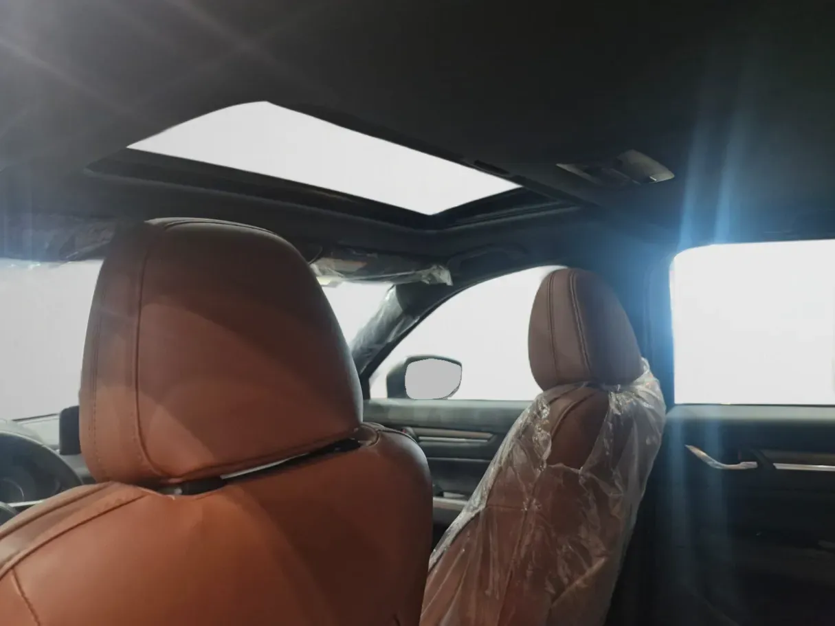 Car image 8