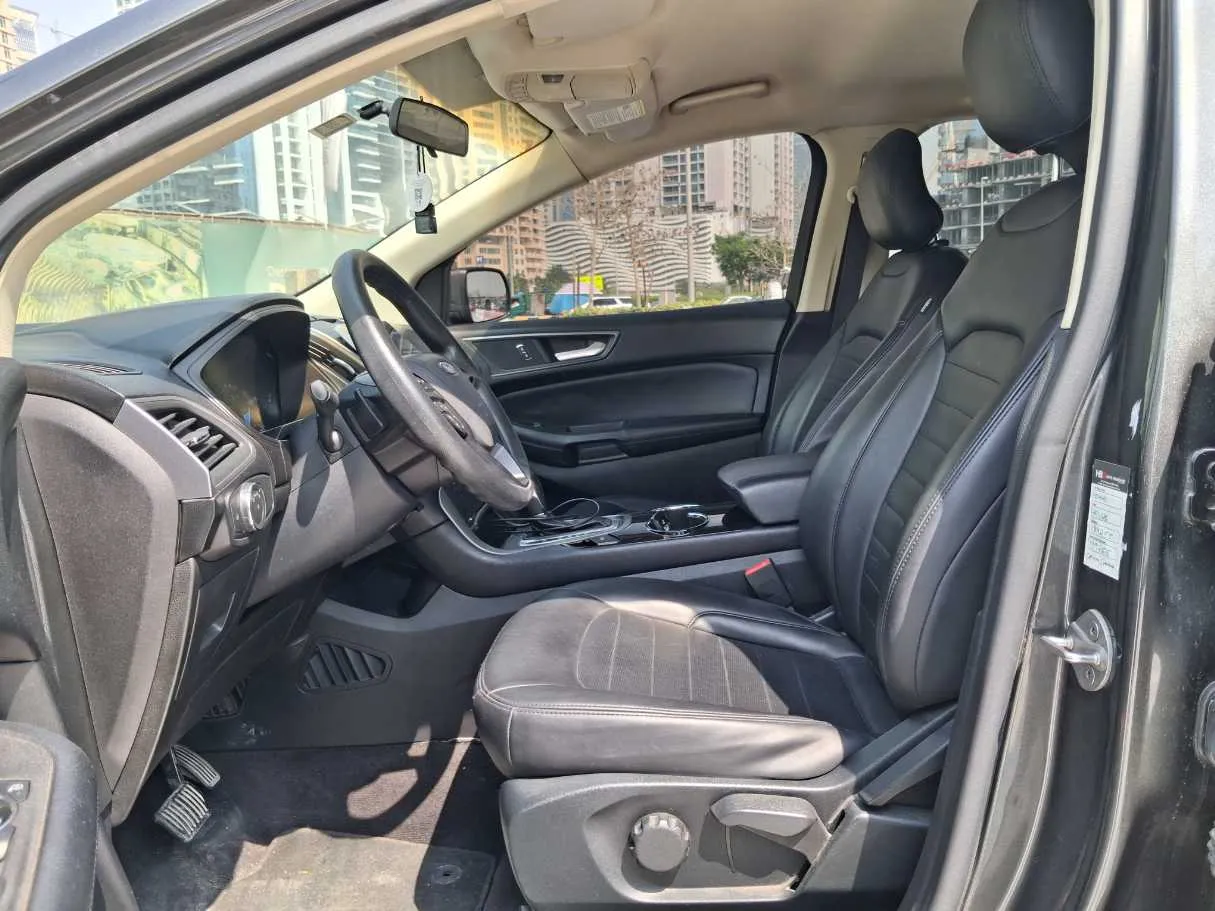 Car image 12