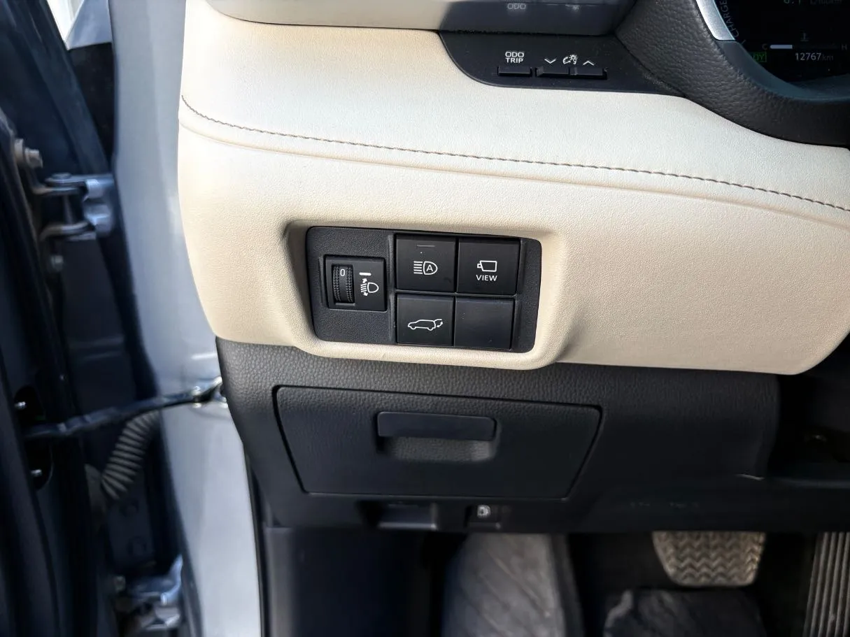 Car image 32