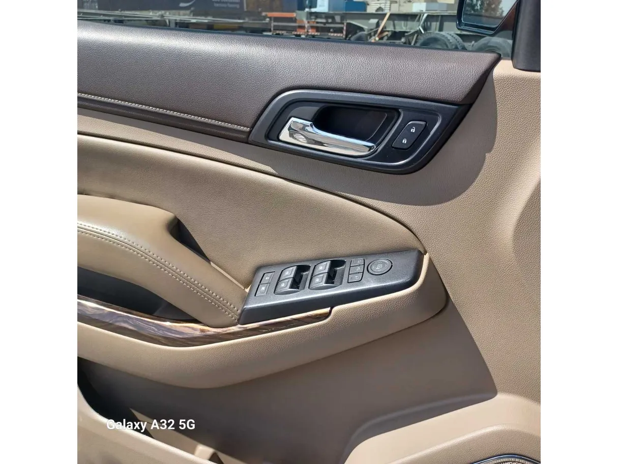 Car image 30