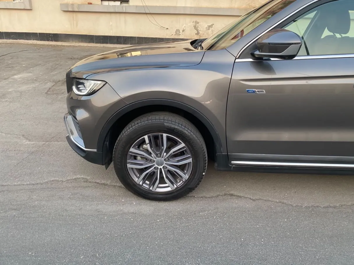 Car image 9
