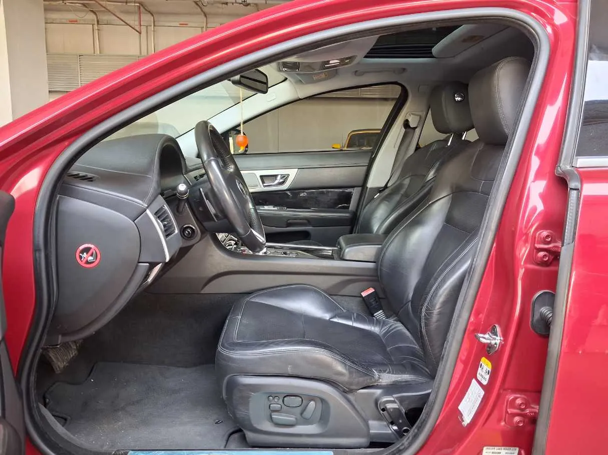 Car image 12