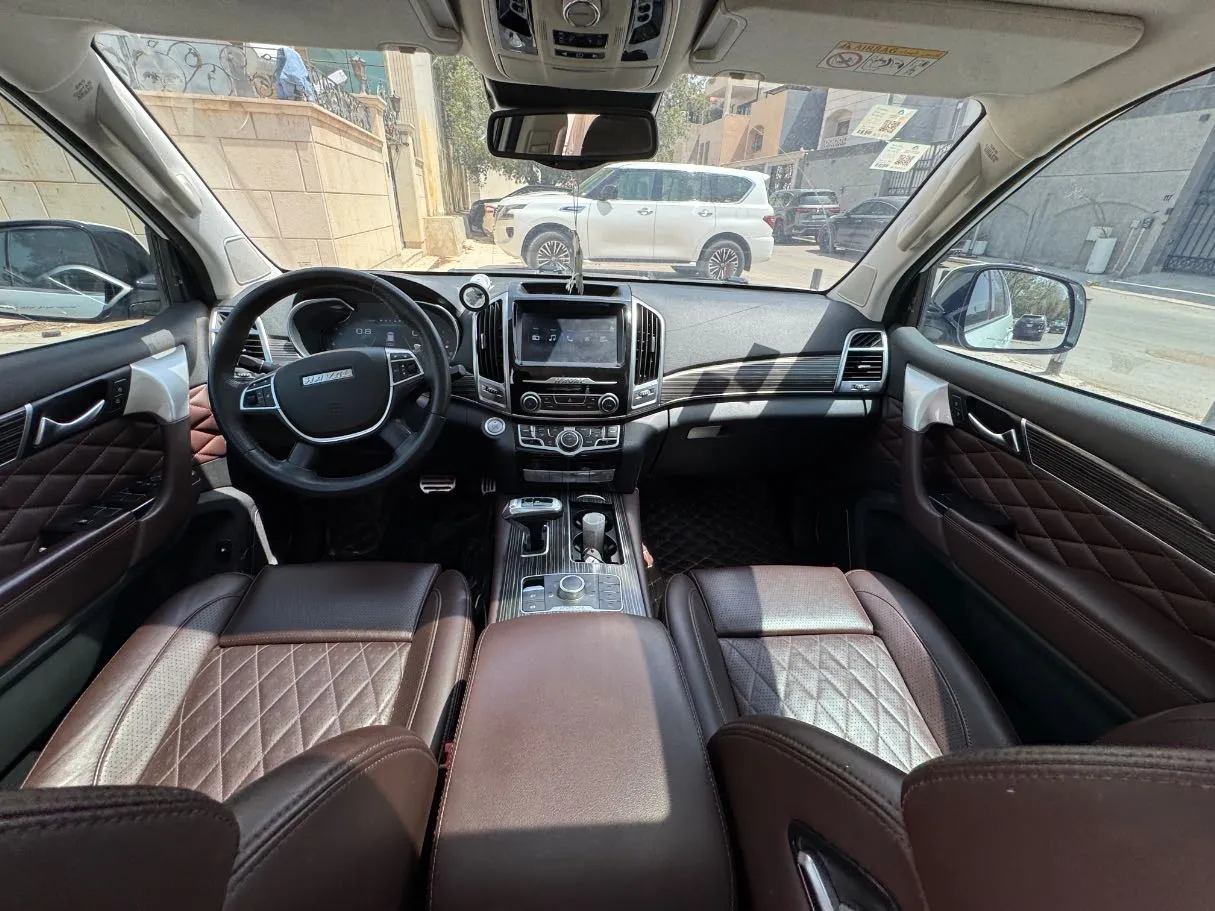 Car image 15