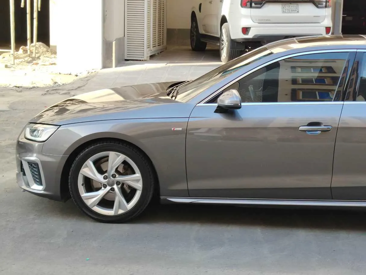 Car image 9