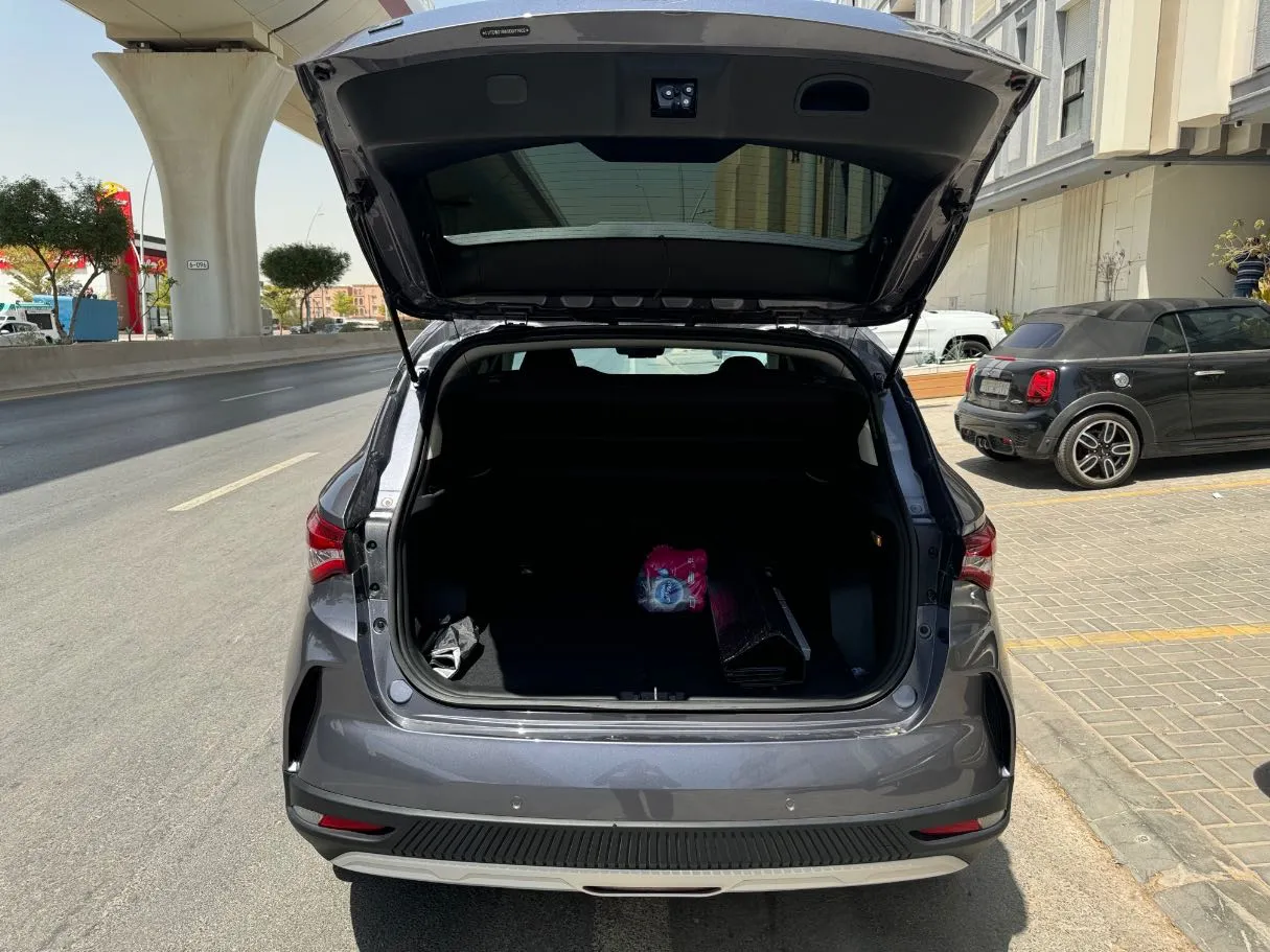 Car image 18