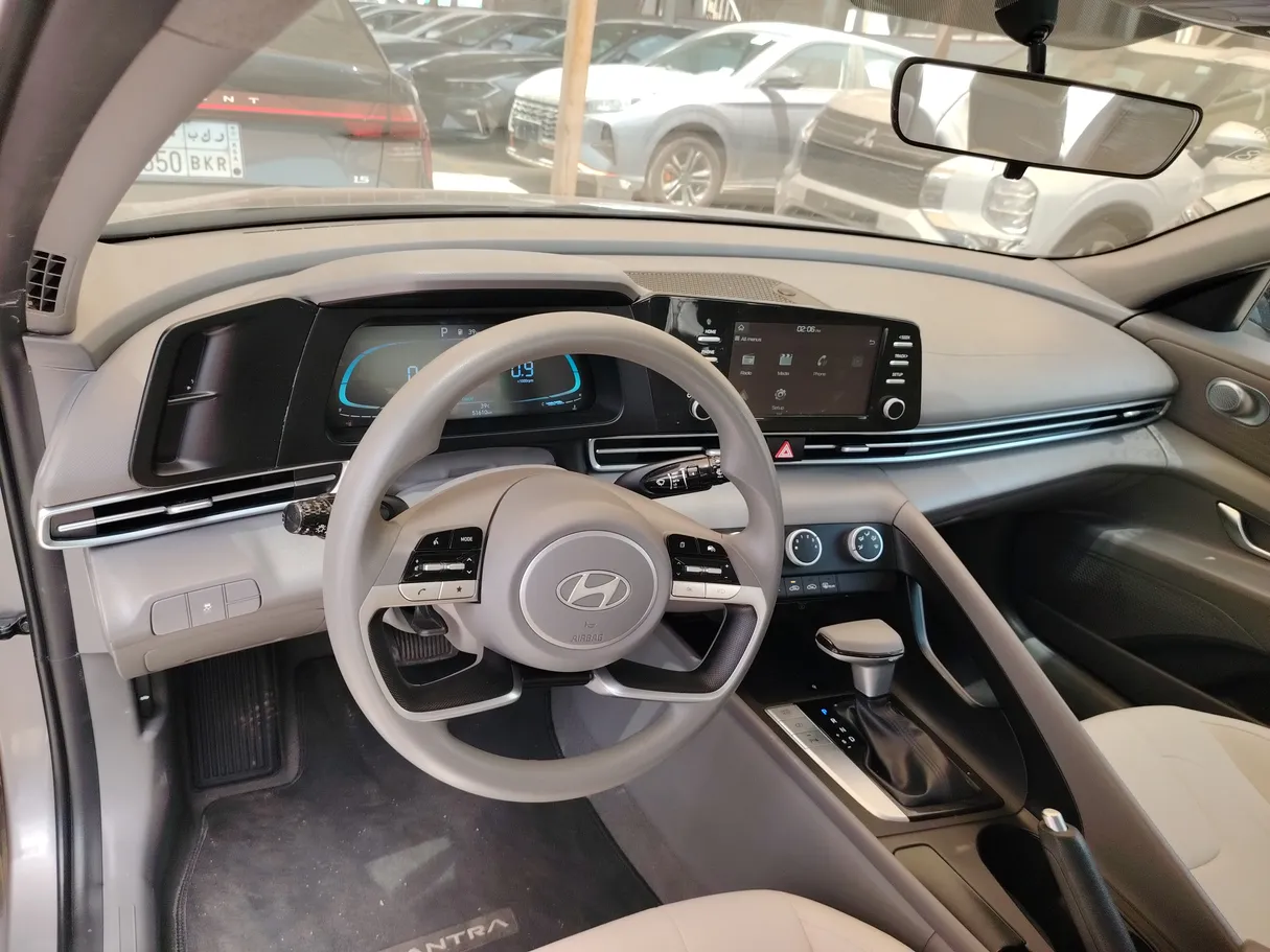 Car image 14