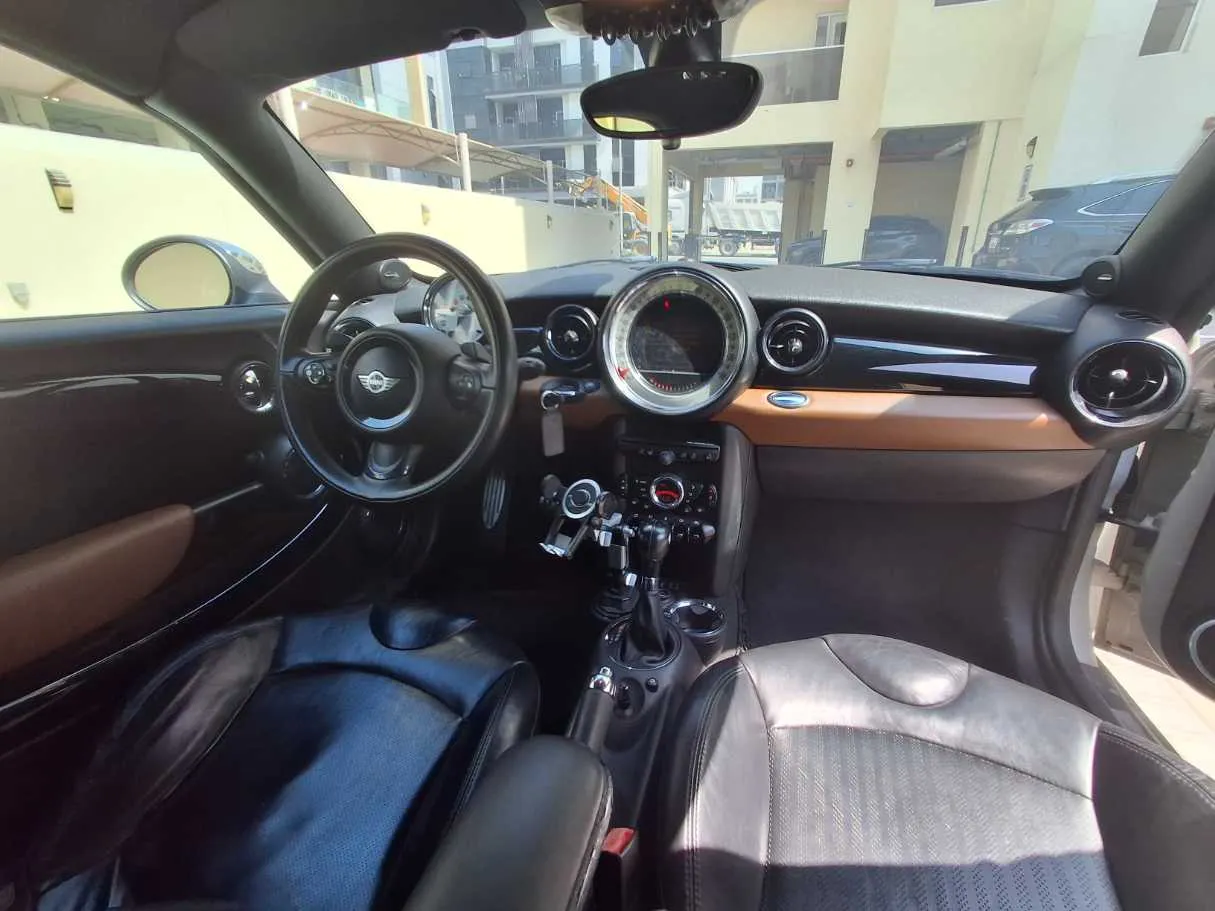 Car image 16