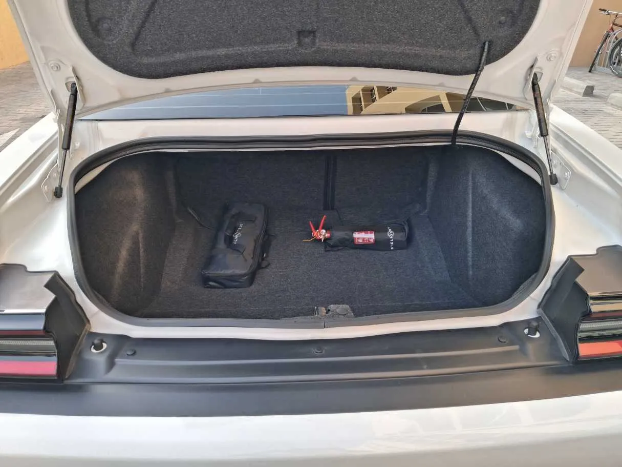 Car image 18