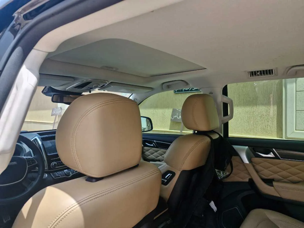 Car image 15