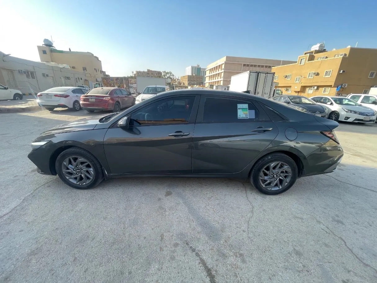 Car image 8