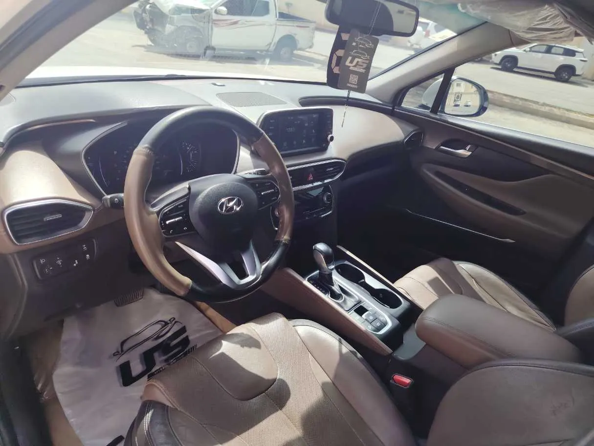 Car image 13